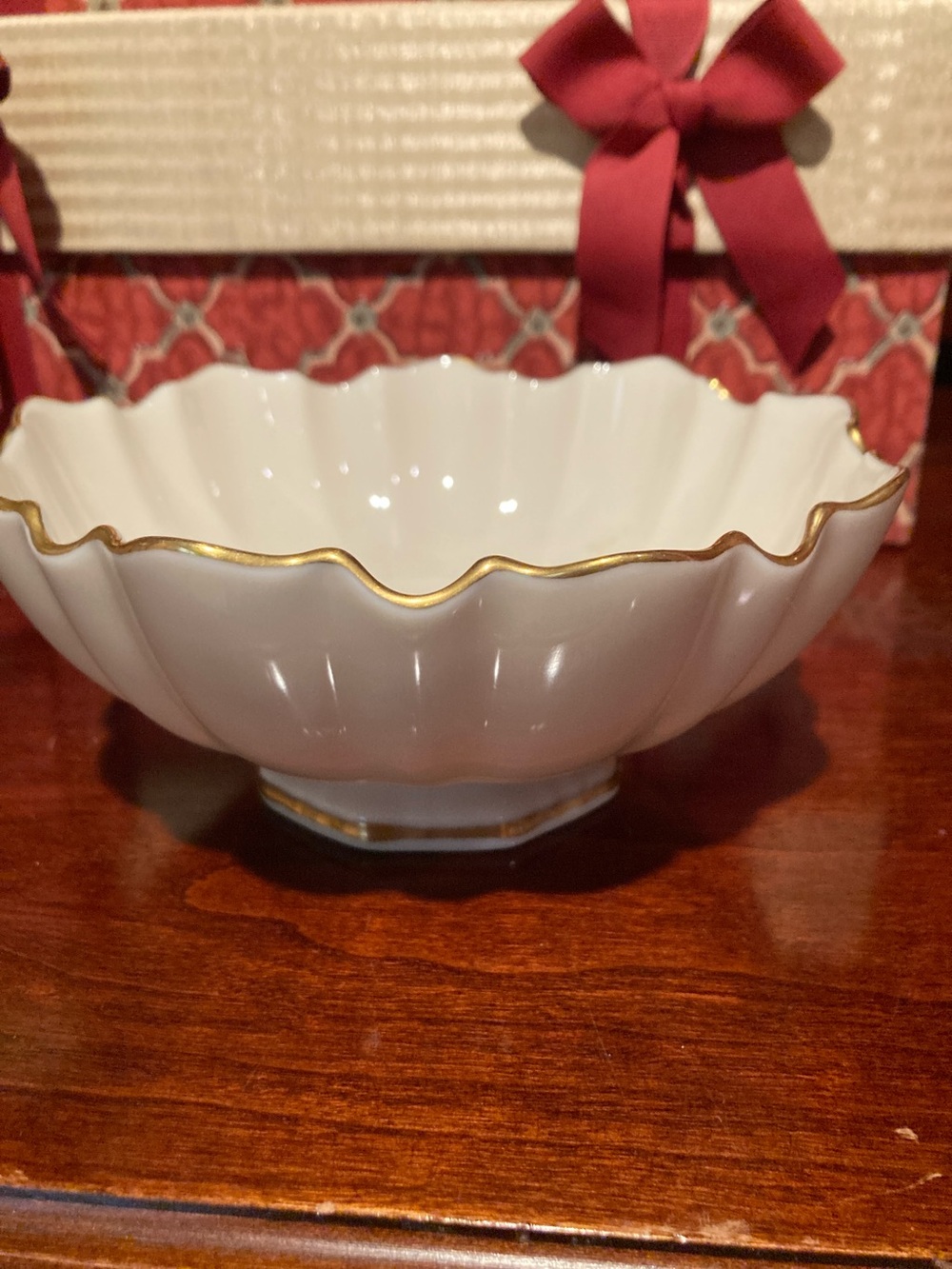 Lenox White Porcelain Scalloped Bowl with Gold Trim
